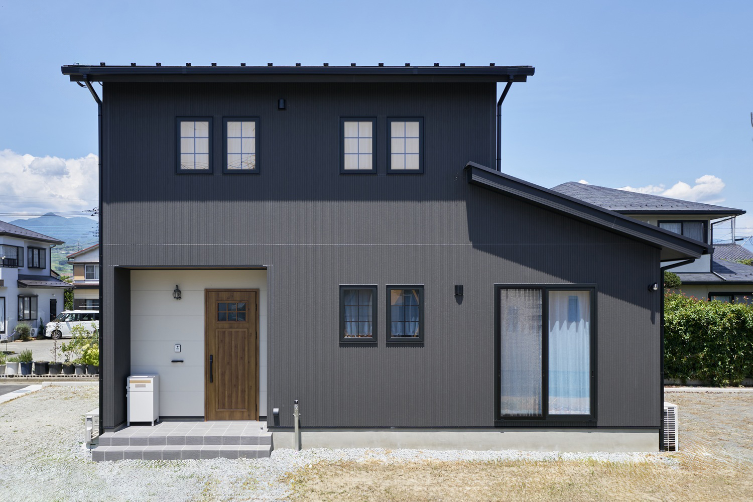 シンプル＆モダンな黒の家