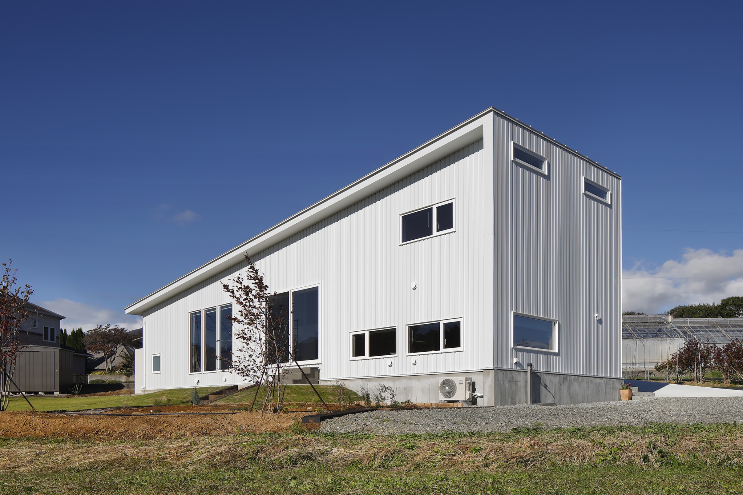 スタイリッシュな片流れ屋根