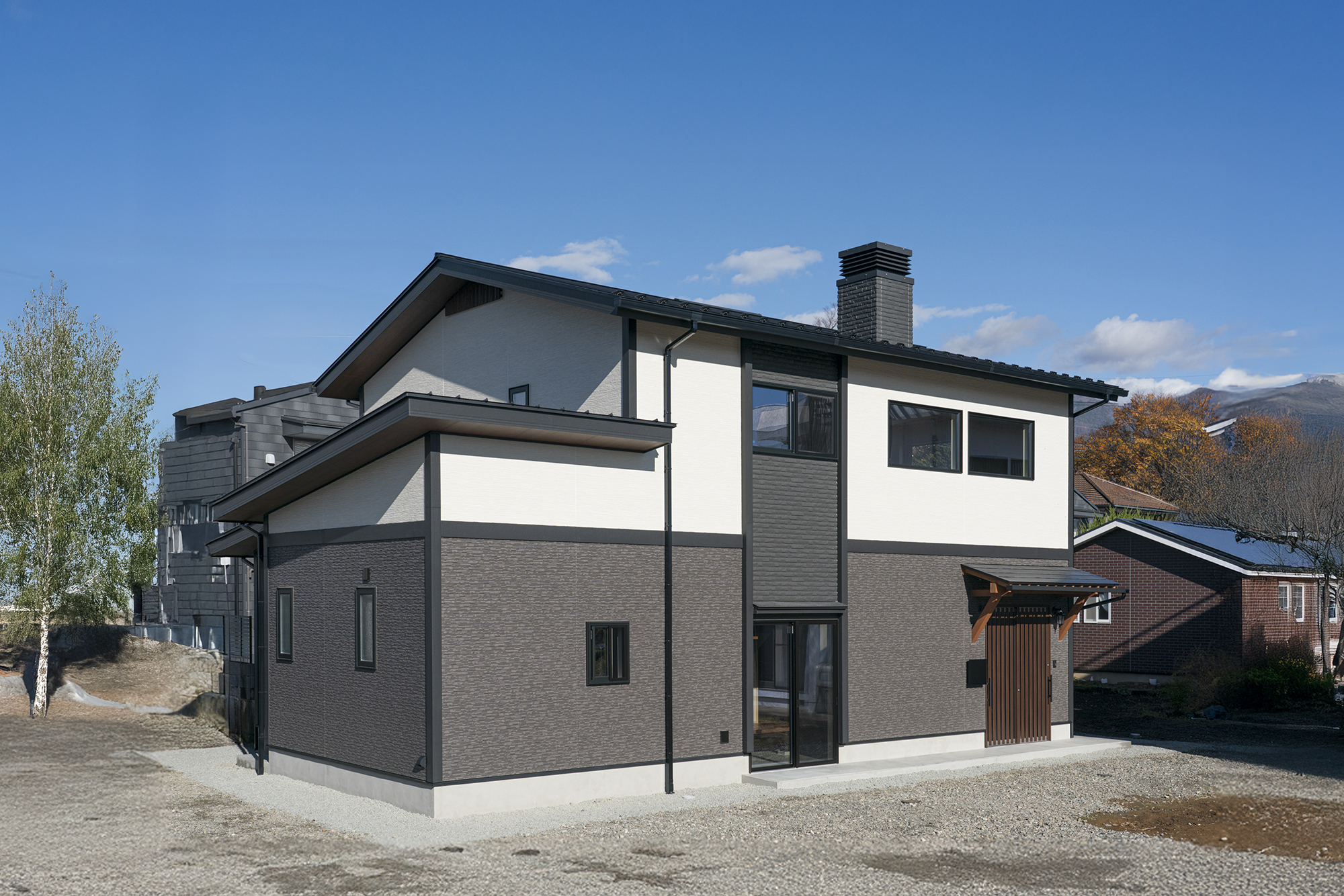 落ち着きのある重厚デザイン