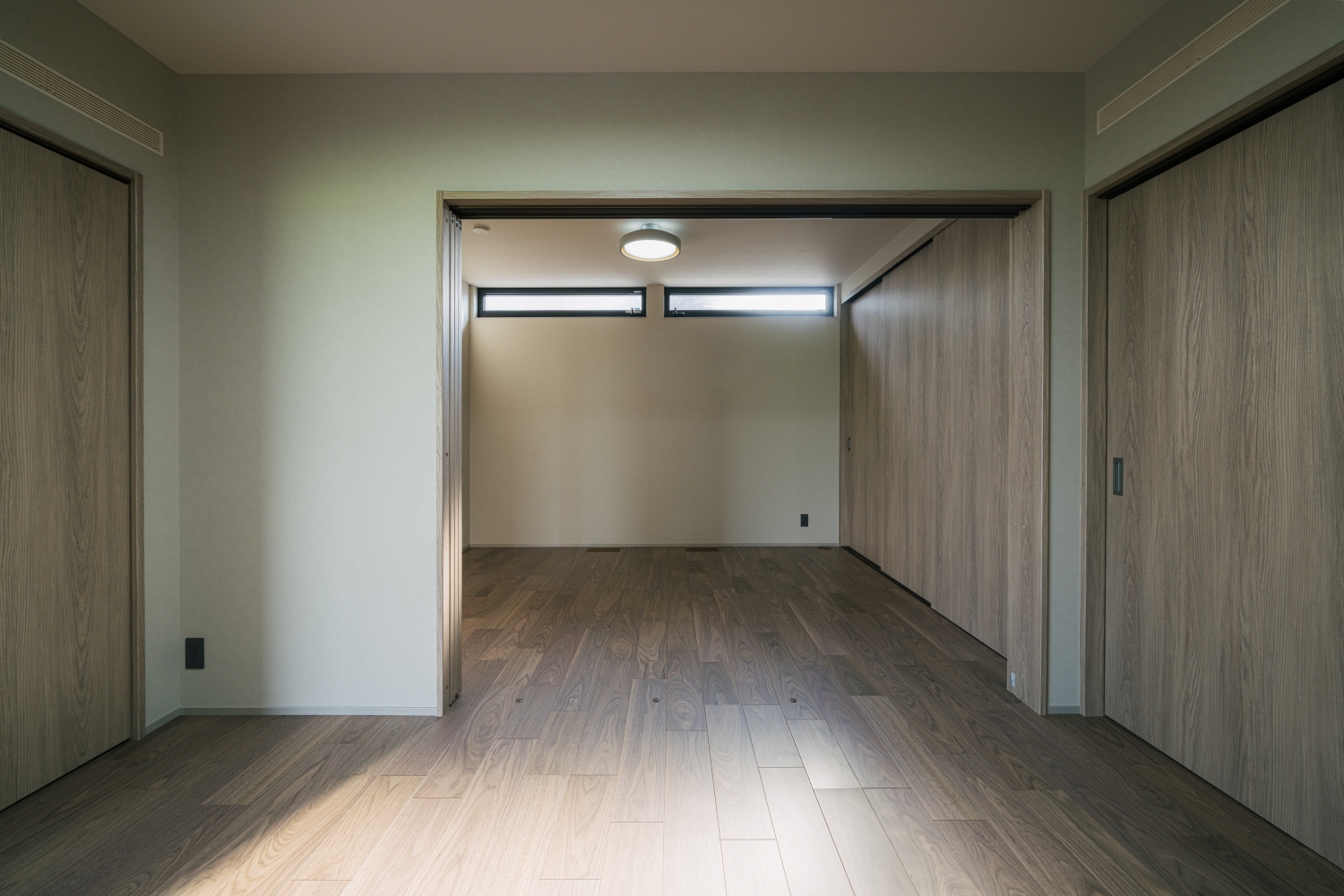 落ち着いたトーンのプライベート空間。