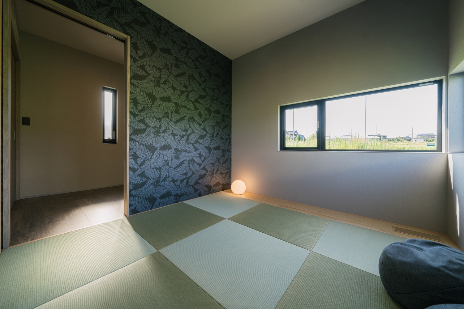 印象的なクロスが、空間のアクセントに。