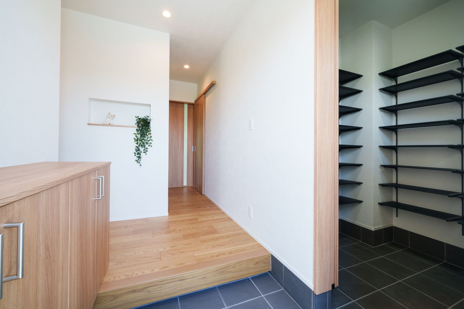 広々とした土間収納のある玄関スペース