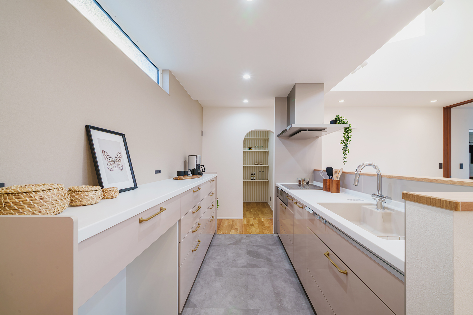 作業スペースが広く、家事がしやすいキッチン