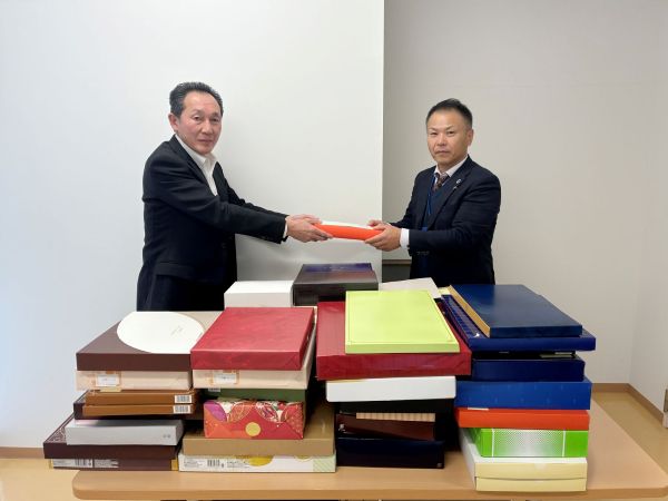 笛吹市役所子育て支援課へ寄贈